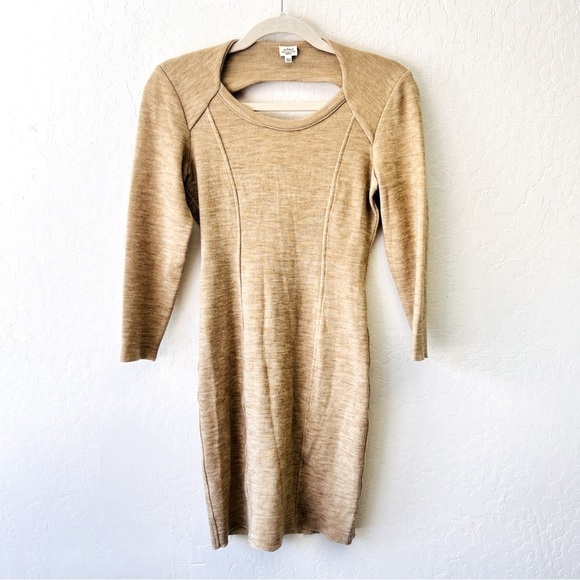 Wilfred Oatmeal Colored House Medium - Picture 1 of 11